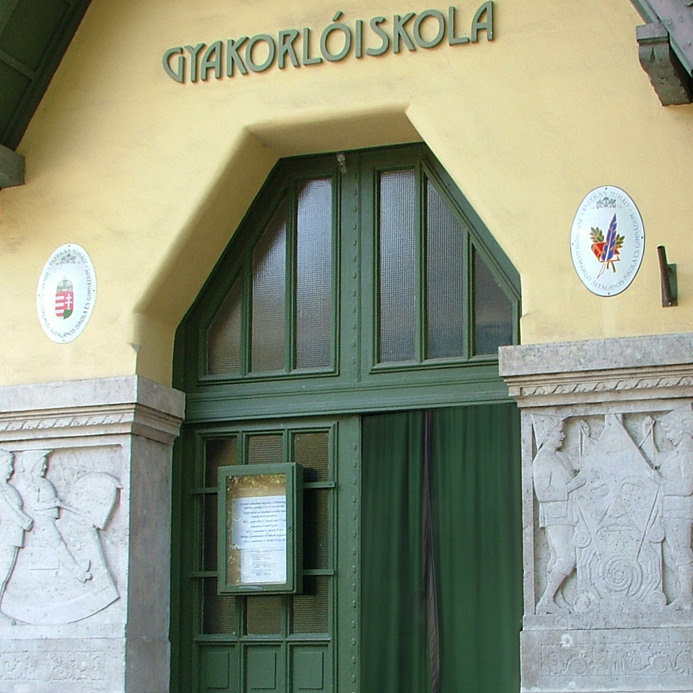 Budapesti Fazekas Mihály Gyakorló Általános Iskola és Gimnázium 1 Nagyforgalmú bejárati ajtó utólagos hőszigetelése