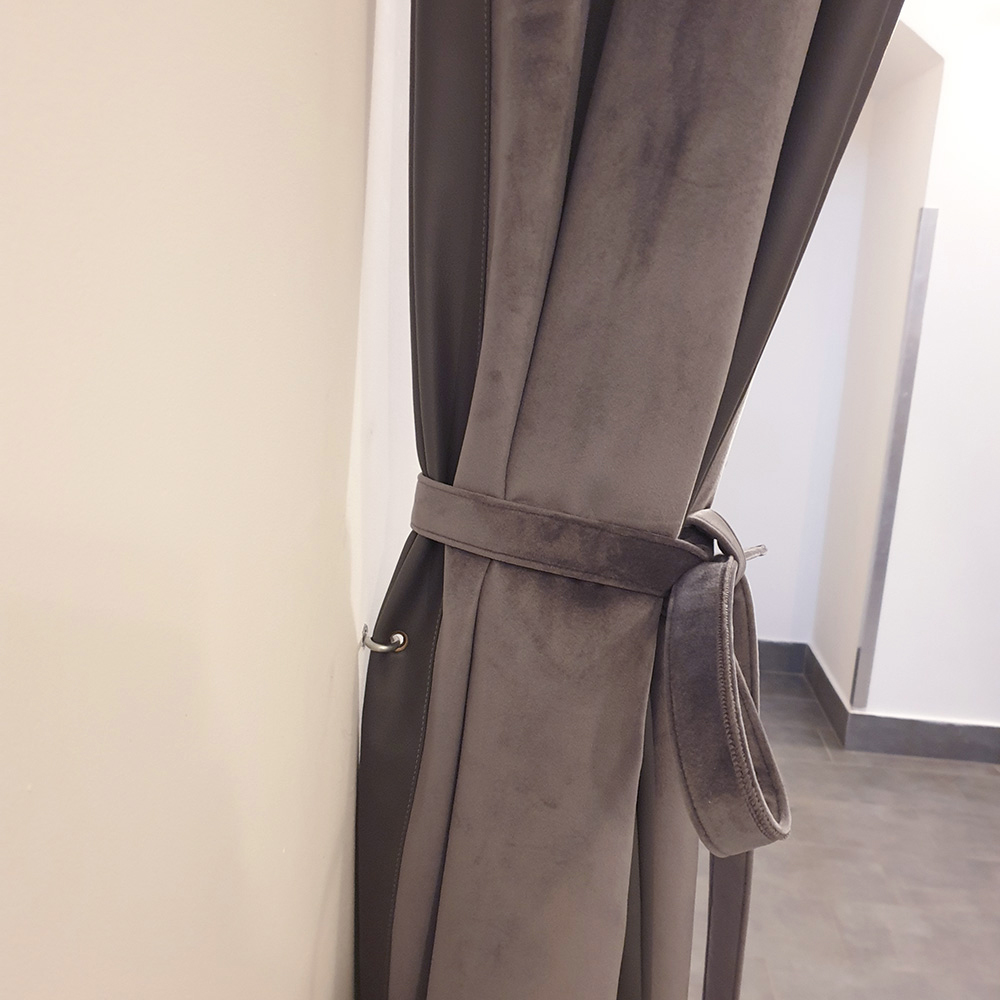 Térelválasztó függöny megkötő