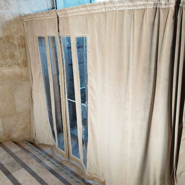 Magyar Nemzeti Galéria bejáratának hőszigetelése huzatfogó függönnyel