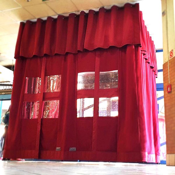 Üzletek, vásárcsarnokok huzatfogó függöny kiépítése